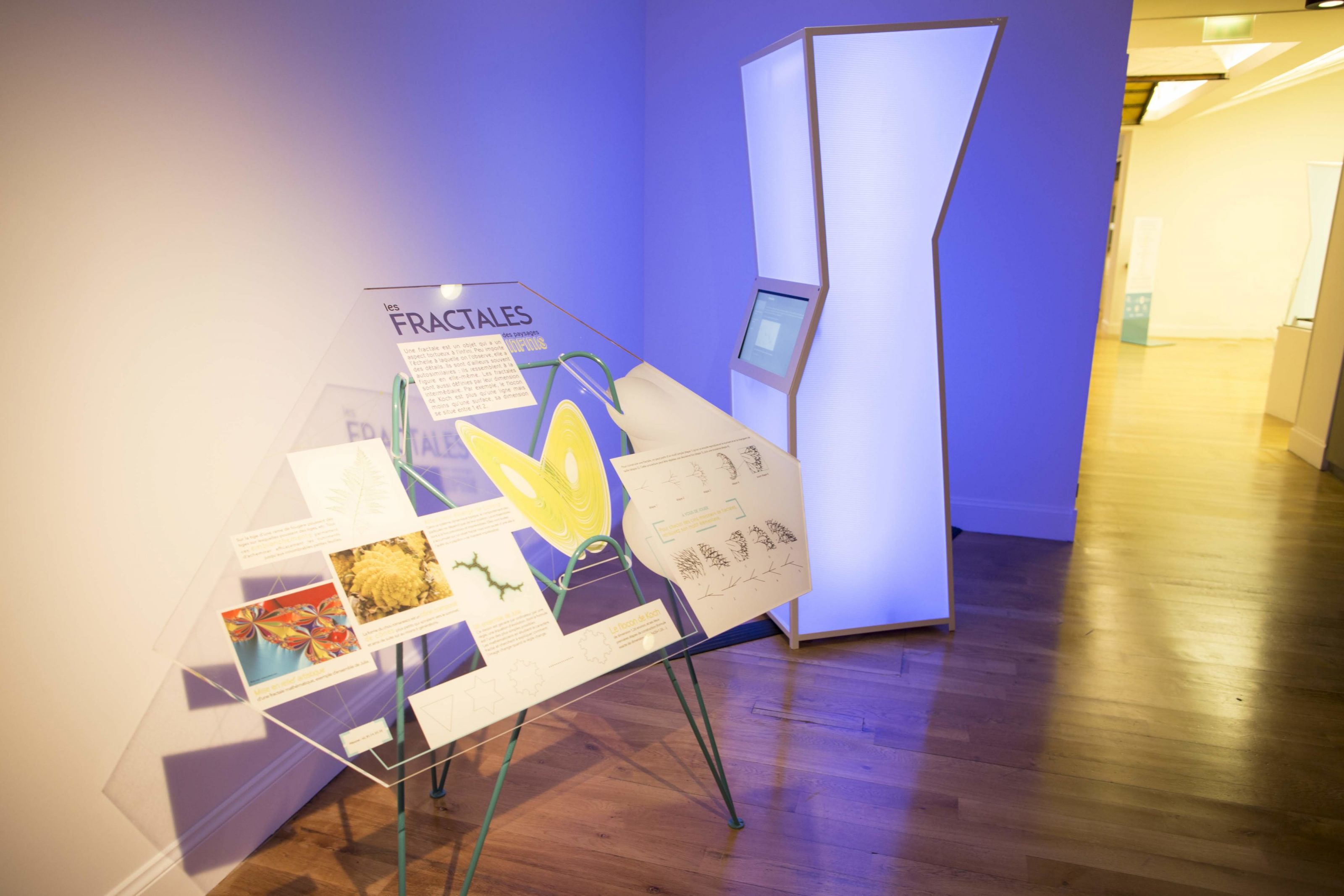 Panneau d'exposition sur les fractales 
