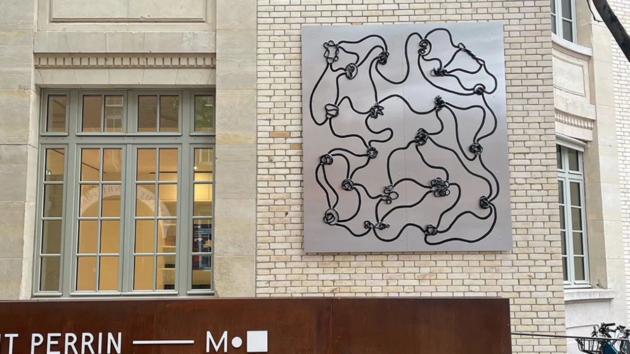 oeuvre sur le mur de l'IHP